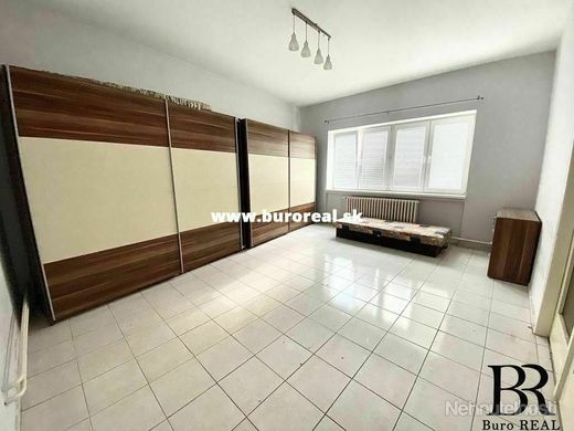 - Nová cena -  PREDAJ - 3 izbový, tehlový byt, 100 m2 v Centre mesta TRNAVA - obrázok