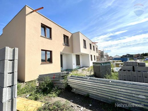 Predaj: Rodinný dom v Dunajskej Strede, 5 izieb, ÚP 105 m2, záhrada, parkovanie, pozemok 353 m2, rd1