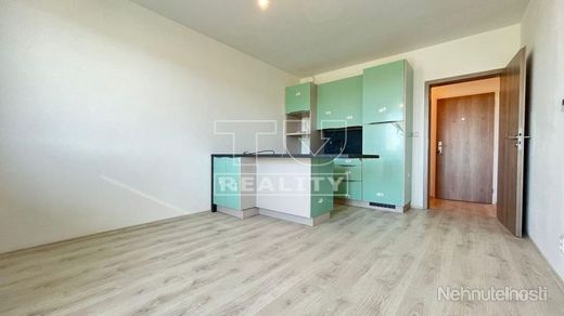 Na predaj 1-izbový byt s balkónom a parkovacím miestom v novostavbe, Poprad, 27,60 m2 - obrázok