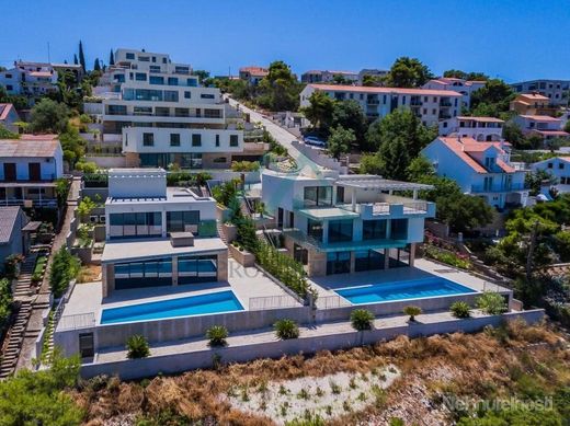 Novostavba luxusnej vily v prvej línii pri mori, panoramatický výhľad, ostrov Čiovo, Chorvátsko