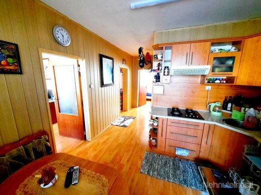 Na predaj 3 izbový priestranný byt v Vranove nad Topľou- sídlisko Lúčna - obrázok